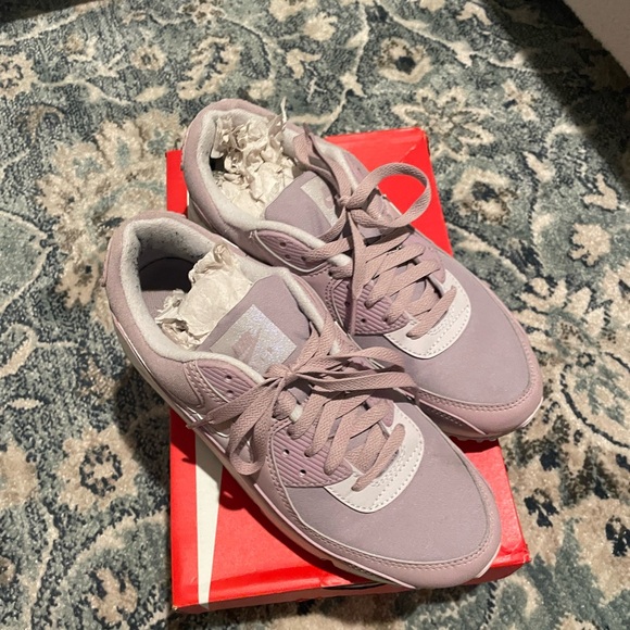 Nike Air Max 90 Plum Fog/ Venice /Plum color Women's Sz 9.5 Like new DC9445-500 - Picture 6 of 8